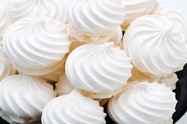 포토 JPG 해외이미지 서양음식 실내 사람없음 쌓기 쿠키 달콤 흰배경 머랭 해외202004 머랭쿠키 해외포토 음식 백그라운드 모션 디저트 내부 흰색 맛 파일형식 이미지허브