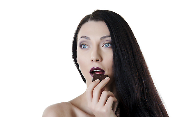 포토 JPG 해외이미지 백인 모델 여자 감정 얼굴 음식 컨셉 디저트 아이디어 사탕 사랑 한명 사람 성인 약 갈색 유행 초콜릿 잡기 입 맛 치아 유혹 먹기 상쾌 코코아 목각 중독 충동구매 토막 해로움 해외202004 해외포토 서양인 1 음료 컬러 의학 모션 신체부위 쇼핑 소화기관 과소비 파일형식 이미지허브