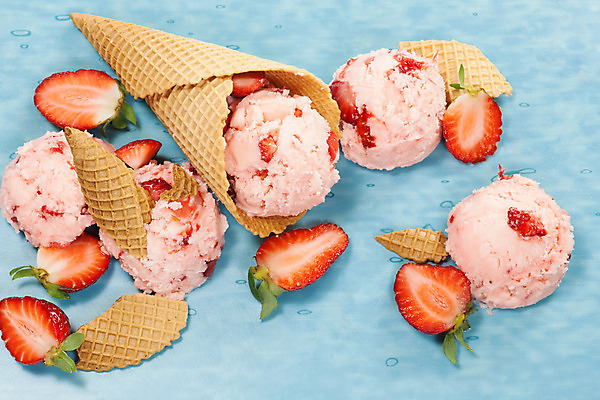 포토 JPG 해외이미지 열매 음식 분홍색 조각 백그라운드 과일 부분 탁자 딸기 아이스크림 디저트 사람없음 빨간색 여름 냉동 얼음 우유 추위 시골 대접 신선 클래식 달콤 맛 시원함 크림 국자 상쾌 산딸기 부드러움 칼로리 원뿔 요거트 와플 바닐라 셔벗 카피스페이스 해외202004 해외포토 자연요소 도형 식물 계절 감정 컬러 가구 컨셉 주방용품 유제품 공백 감각 파일형식 이미지허브