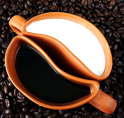 포토 JPG 해외이미지 전통 라이프스타일 디자인 음식 컨셉 2 아이디어 사람없음 컵 갈색 검은색 카페 우유 흰색 그룹 낟알 심볼 크림 윤곽 점토 정물화 스타일 해외202004 해외포토 식기 컬러 유제품 생활 상점 그림 파일형식 이미지허브