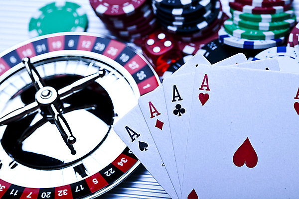 포토 JPG 해외이미지 실내 사람없음 트럼프 포커칩 도박 카지노 룰렛 겜블 해외202004 해외포토 내부 놀이용품 게임 포커 파일형식 이미지허브