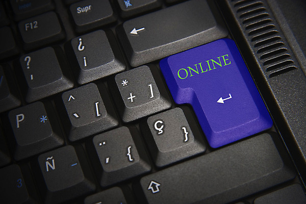 포토 JPG 해외이미지 직업 디자인 인터넷 비즈니스 열쇠 사람없음 파란색 노트북 전자제품 스터디 컴퓨터 디지털 검은색 공책 정보 키보드 휴대용 강의 시작 온라인 혁명 마케팅 해외202004 해외포토 컬러 컨셉 문구용품 학습 오브젝트 파일형식 이미지허브