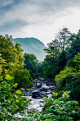 포토 JPG 해외이미지 자연 풍경 사람없음 야외 물 여름 강 환경 고요 봄 폭포 젖음 흐름 추위 가을 바위 흰색 시골 개울 황무지 급류 장노출 내추럴 해외202004 해외포토 자연요소 계절 컬러 컨셉 촬영기법 돌_바위 생태계 파일형식 이미지허브