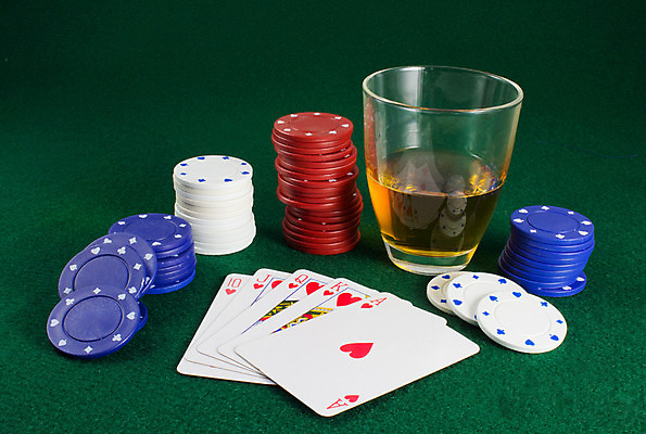 포토 JPG 해외이미지 손 사람없음 게임 우승 신용카드 행운 도박 냄비 카지노 포커 해외202004 해외포토 컨셉 놀이 신체부위 금융 최고 트럼프 솥 파일형식 이미지허브