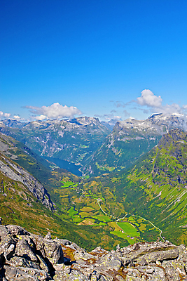 포토 JPG 해외이미지 나무 식물 구름 유럽 바다 여행 자연 하늘 산 노르웨이 풍경 사람없음 물 여름 파란색 반사 평화 마을 침묵 바위 보트 크루즈 언덕 함선 지역 내추럴 스칸디나비아 전국 해외202004 해외포토 자연요소 계절 나라 컬러 컨셉 배_교통 소리 돌_바위 생태계 파일형식 이미지허브