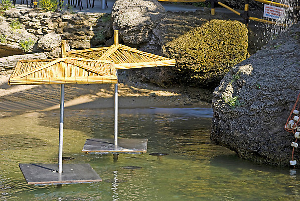 포토 JPG 해외이미지 모래 바다 의자 탁자 휴식 사람없음 물 여름 카페 바위 칵테일 바 밀짚 볏집 해외202004 해외포토 자연요소 계절 가구 컨셉 주류 상점 돌_바위 짚 파일형식 이미지허브