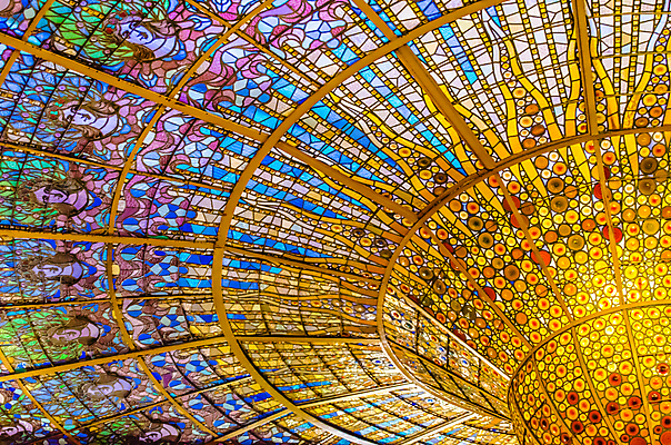 포토 JPG 해외이미지 디자인 유럽 음악 패턴 건축양식 유리 하늘 추상 실내 미술 사람없음 장식 파란색 빛 컬러풀 태양 반사 콘서트 궁전 얼룩 파편 극장 심볼 묘사 모자이크 반대 바르셀로나 내추럴 연극 스페인어 옛날 인기 전국 천창 스타일 방식 해외202004 해외포토 자연요소 건축 나라 컬러 고건축 무늬 재질 문화예술 내부 공연 스페인 파일형식 이미지허브