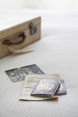 포토 JPG 해외이미지 해외 여행 비즈니스 포장 휴가 주택 실내 사람없음 내부 세로 글로벌 여행가방 자료 침실 방 침대 조직 티켓 오브젝트 준비 문서 보안 러시아 여권 통과 짐싸기 비자 수하물 신분증 이민 해외202004 해외포토 유럽 가구 이동 가방 안전 건물 증명서 파일형식 이미지허브