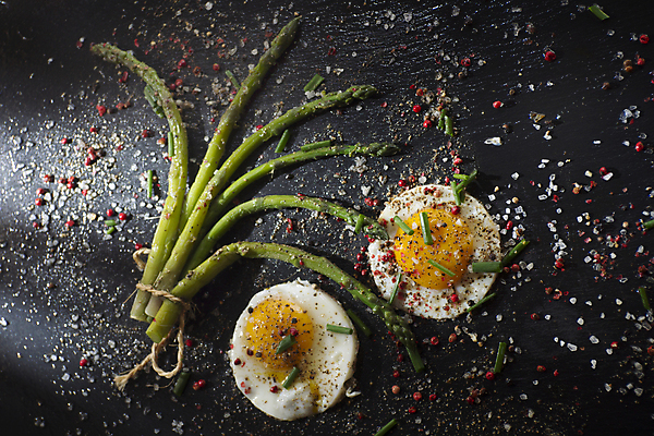 포토 JPG 해외이미지 접시 음식 다이어트 채소 건강 요리 사람없음 초록색 식사 튀김 시골 신선 아침식사 유기농 아스파라거스 후추 삶기 석판 해외202004 해외포토 식기 웰빙 컬러 향신료 파일형식 이미지허브