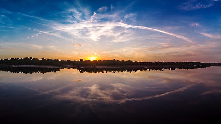 포토 JPG 해외이미지 호수 여행 백그라운드 자연 하늘 아침 풍경 사람없음 야외 물 파란색 빛 강 컬러풀 햇빛 태양 반사 노란색 일출 환경 맑음 침묵 황혼 일몰 새벽 활발 정상 저녁 숲 장면 수평선 해외202004 해외포토 주간 자연요소 컬러 컨셉 날씨 노을 소리 야간 생태계 파일형식 이미지허브