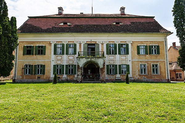 포토 JPG 해외이미지 전통 유럽 문화 벽 여행 건축양식 창문 자연 지붕 휴가 산 주택 사람 풍경 사람없음 야외 초록색 교회 여행객 마을 탑 중세 중앙 심볼 언덕 폐허 박물관 정사각형 타운 루마니아 강화 복원 세기 옛날 인기 트란실바니아 해외202004 해외포토 도형 건축물 건축 나라 컬러 종교건축 모션 건물 도시 역사 생태계 파일형식 이미지허브