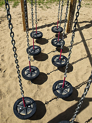 포토 JPG 해외이미지 디자인 공원 모래 백그라운드 놀이 새로움 사람없음 야외 목재 장난감 태양 맑음 유치원 활발 장비 게임 놀이터 플라스틱 그네 오르기 철책 해외202004 해외포토 자연요소 나무 공공시설 교육 컨셉 재료 모션 재질 날씨 파일형식 이미지허브