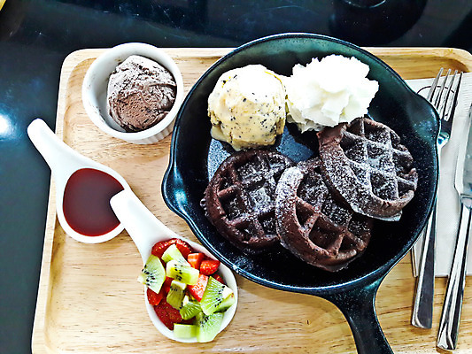 포토 JPG 해외이미지 접시 음식 백그라운드 디저트 건강 사람없음 초콜릿 얼음 흰색 신선 달콤 아침식사 굽기 먹기 크림 와플 바닐라 페스츄리 해외202004 해외포토 자연요소 식기 빵 컬러 모션 식사 맛 구이 파일형식 이미지허브