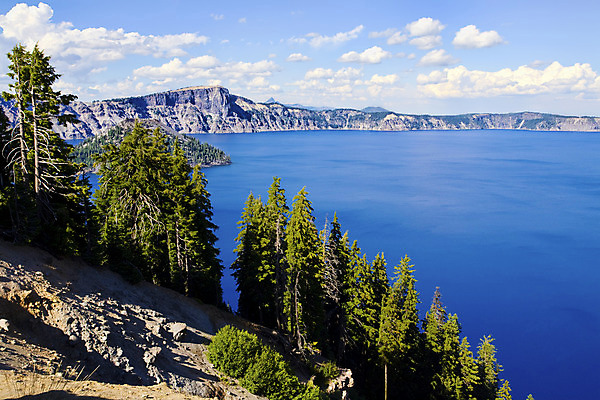 포토 JPG 해외이미지 공원 호수 섬 하늘색 자연 하늘 국립공원 풍경 사람없음 야외 물 여름 파란색 맑음 미국 화산 분화구 해외202004 해외포토 자연요소 계절 공공시설 컬러 북아메리카 날씨 산 생태계 파일형식 이미지허브