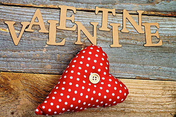 포토 JPG 해외이미지 백그라운드 컨셉 패턴 발렌타인데이 사랑 사람없음 목재 장식 빨간색 단어 갈색 물방울무늬 공백 회색 하트 마음 시골 직물 배열 심볼 질감 일렬 2월 핸드메이드 해외202004 해외포토 모양 나무 문자 감정 컬러 무늬 재료 데이이벤트 날짜 파일형식 이미지허브