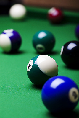 포토 JPG 해외이미지 실내 사람없음 아웃포커스 당구 포켓볼 당구공 당구대 초록배경 해외202004 해외포토 백그라운드 공 촬영기법 내부 초록색 구기 당구용품 파일형식 이미지허브