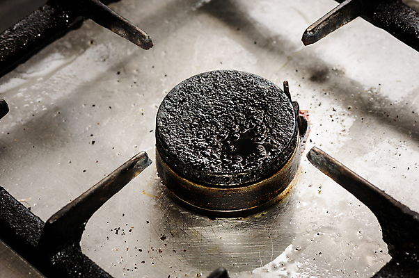 포토 JPG 해외이미지 산업 요리 사람없음 주방 검은색 기구 닫기 지저분함 가난 난로 버너 먼지 가스 스크래치 나쁜 그런지 진짜 총각 혼란 해외202004 해외포토 컬러 컨셉 모션 감각 난방기 파일형식 이미지허브