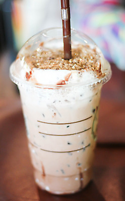 포토 JPG 해외이미지 커피 음료 백그라운드 유리 아침 디저트 사람없음 컵 갈색 초콜릿 검은색 거품 카페 우유 추위 달콤 맛 아침식사 혼합 설탕 크림 상쾌 땅콩 시럽 카푸치노 라떼 모카 카페인 해외202004 해외포토 주간 식기 감정 음식 컬러 컨셉 재질 유제품 상점 식사 견과류 파일형식 이미지허브