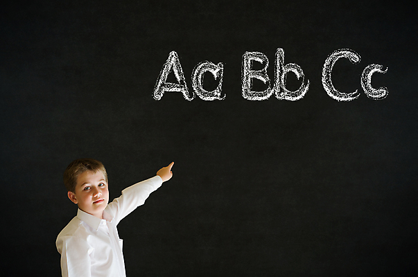 포토 JPG 해외이미지 백인 학생 알파벳 영어 교육 어린이 백그라운드 컨셉 생각 비즈니스 텍스트 학교 성공 수업 한명 사람 소년 단어 검은색 교사 칠판 흰색 가리킴 기록 비즈니스맨 가르침 편지 맞춤법 문해 해외202004 해외포토 서양인 직업 문자 1 남자 컬러 손짓 한글 직장인 파일형식 이미지허브