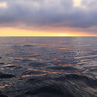 포토 JPG 해외이미지 구름 파도 바다 여행 백그라운드 오렌지 자연 하늘 불꽃 풍경 사람없음 물 여름 파란색 반짝임 태양 반사 평화 일출 어둠 일몰 새벽 분위기 황금 야간 저녁 크루즈 수평선 해외202004 해외포토 자연요소 계절 컬러 컨셉 배_교통 과일 모션 불 노을 생태계 파일형식 이미지허브