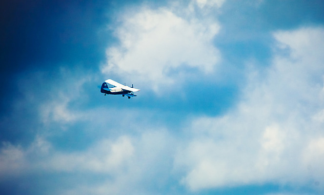 포토 JPG 해외이미지 날개 교통시설 하늘 비행기 사람없음 공중 파란색 세계 우주 수확 흰색 칼날 작음 묘기 항공 프로펠러 승객 엔진 구식 대패 방사형 옛날 착륙 스타일 해외202004 해외포토 컬러 교통 농업 항공교통 대중교통 크기 시설 파일형식 이미지허브