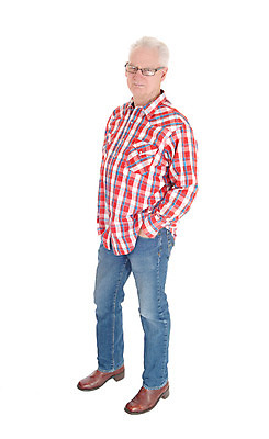 포토 JPG 해외이미지 백인 직업 라이프스타일 응시 할아버지 노년 남자 행복 안경 포즈 백그라운드 셔츠 성공 한명 서기 미소 성인 세로 회색 흰색 표현 자신감 우아함 싱글 체크무늬 긍정 고립 옛날 해외202004 해외포토 서양인 1 시선 잡화 감정 컬러 컨셉 상의 무늬 모션 표정 사람 생활 파일형식 이미지허브