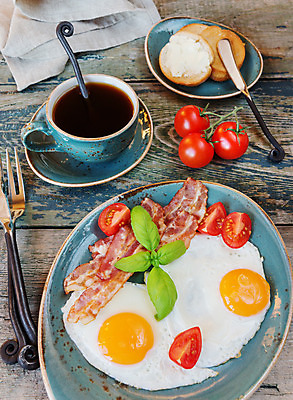 포토 JPG 해외이미지 그릇 접시 커피 음료 음식 빵 조각 백그라운드 토마토 채소 오렌지 탁자 아침 육류 돼지고기 요리 사람없음 목재 컵 가로 노란색 식사 주스 카페 튀김 수확 흰색 시골 거친 아침식사 만취 먹기 준비 유기농 냅킨 소금 베이컨 후추 노른자 단백질 옛날 해외202004 해외포토 주간 나무 식기 웰빙 컬러 가구 농업 과일 식재료 재료 모션 상점 계란 향신료 술취함 영양소 파일형식 이미지허브