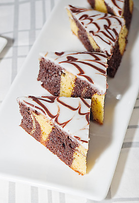 포토 JPG 해외이미지 전통 접시 음식 부분 디저트 사람없음 목재 과자 케이크 초콜릿 숟가락 신선 달콤 맛 굽기 솜털 페스츄리 핸드메이드 해외202004 해외포토 나무 식기 빵 컨셉 재료 수저 구이 파일형식 이미지허브