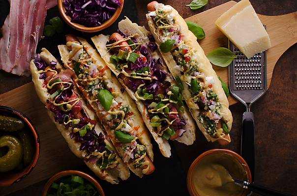 포토 JPG 해외이미지 전통 음식 토마토 양파 샌드위치 육류 사람없음 빨간색 여름 노란색 식사 저녁식사 이탈리아 소고기 흰색 시골 뜨거움 소시지 개 맛 그릴 폐기물 바비큐 케첩 먹기 머스터드 속도 유기농 양배추 베이컨 핫도그 점심식사 바이오 번 프랑크푸르트 해로움 해외202004 해외포토 웰빙 계절 유럽 빵 컬러 컨셉 채소 식재료 포유류 모션 주방용품 패스트푸드 독일 돼지고기 도시 소스_음식 가공식품 쓰레기 파일형식 이미지허브