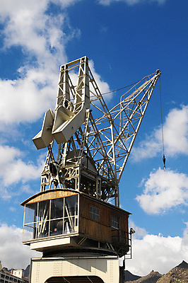 포토 JPG 해외이미지 유럽 산업 바다 하늘 항해 사람없음 목재 물 금속 항구 검은색 기계 장비 수확 화물 만 기중기 부식 포트 팔 무거움 옛날 철강 스타일 해외202004 해외포토 자연요소 나무 나라 컬러 농업 배_교통 재료 교통시설 재질 신체부위 운송업 중장비 무게 파일형식 이미지허브