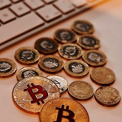 포토 JPG 해외이미지 돈 인터넷 비즈니스 안전 사람없음 금융 동전 저축 발굴 무역 보안 결제 파운드 가치 해외202004 해외포토 산업 경제 재산 파일형식 이미지허브