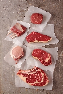 포토 JPG 해외이미지 음식 종류 돼지고기 스테이크 사람없음 식사 저녁식사 소고기 선택 허리 날것 양고기 등심 생식 많음 해외202004 해외포토 컨셉 서양음식 육류 신체부위 파일형식 이미지허브