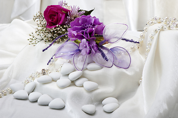 포토 JPG 해외이미지 전통 라이프스타일 커플 기념일 꽃 감정 꽃다발 결혼 관계 결혼식 휴가 선물 사랑 이벤트 사람없음 장식 선물상자 유행 신혼여행 흰색 축하 반지 황금 고급 은색 크리스탈 보석 심볼 오브젝트 열정 다이아몬드 약혼 해외202004 해외포토 식물 컬러 컨셉 장신구 생활 상자 광석 약속 파일형식 이미지허브