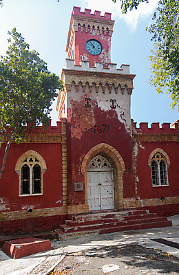 포토 JPG 해외이미지 섬 여행 휴가 풍경 사람없음 건물 빨간색 탑 도시 성 폐허 시계탑 장면 포트 타운 복원 빅토리아 썩음 해외202004 해외포토 건축물 컬러 파일형식 이미지허브