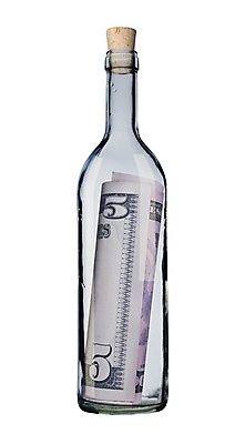 포토 JPG 해외이미지 종이 클리핑패스 컨셉 돈 비즈니스 통신 유리 아이디어 사람없음 달러 쪽지 침묵 골동품 메시지 구출 자르기 묶기 오브젝트 흰배경 코르크 계산서 소통 sos 고립 옛날 헬프 해외202004 해외포토 백그라운드 모션 재질 소리 흰색 도움 재산 구조요청 파일형식 이미지허브