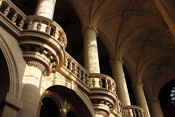 포토 JPG 해외이미지 종교 십자가 건축양식 창문 실내 석조 사람없음 내부 도시풍경 성당 교회 탑 천주교 프랑스 바위 기도 기둥 도시 중세 역사 재산 성자 천장 아치 시력 첨탑 천연기념물 고딕 바실리카 숭배 신앙심 옛날 파리(프랑스) 해외202004 해외포토 건축물 건축 유럽 종교건축 풍경 건물 금융 돌_바위 파일형식 이미지허브