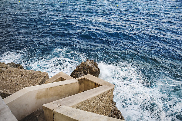 포토 JPG 해외이미지 라이프스타일 파도 바다 여행 백그라운드 자연 하늘 휴가 휴식 풍경 사람없음 야외 물 여름 파란색 평화 계단 항구 맑음 바위 신선 갑판 단상 단계 내추럴 모나코 옛날 해외202004 해외포토 자연요소 계절 유럽 컬러 컨셉 배_교통 교통시설 날씨 생활 돌_바위 생태계 파일형식 이미지허브