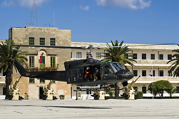 포토 JPG 해외이미지 무기 안전 사람없음 힘 기계 칼날 수술 구출 헬리콥터 공군 군용 전쟁 육군 대피 해외202004 해외포토 의학 비행기 군대 치료 도움 파일형식 이미지허브