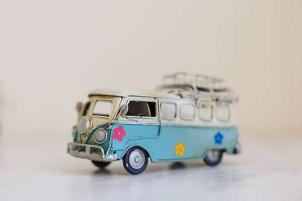 포토 JPG 해외이미지 1 어린이 여행 교통시설 휴가 버스 사람 사람없음 옆모습 파란색 장난감 금속 기쁨 놀이공원 미니어처 수확 흰색 닫기 묘사 오브젝트 싱글 옛날 철강 히피 해외202004 해외포토 감정 육상교통 뷰포인트 컬러 교통 농업 모션 재질 대중교통 모형 테마파크 시설 파일형식 이미지허브