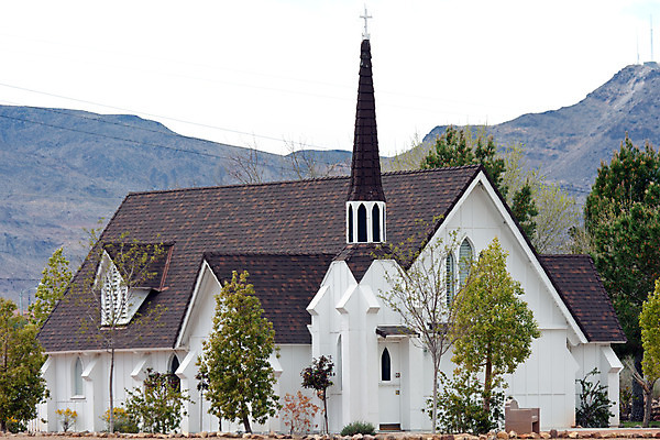 포토 JPG 해외이미지 나무 전통 기독교 종교 여행 십자가 건축양식 하늘 산 주택 풍경 사람없음 건물 목재 여름 교회 탑 사막 수확 종 바위 시골 역사 작음 신성 숭배 신앙심 옛날 해외202004 해외포토 식물 건축물 계절 건축 농업 재료 종교건축 돌_바위 크기 파일형식 이미지허브