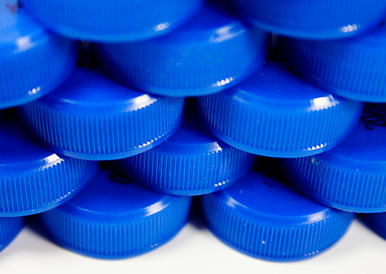 포토 JPG 해외이미지 디자인 음료 분홍색 사람없음 빨간색 초록색 노란색 재활용 흰색 쓰레기 폐기물 혼합 플라스틱 거절 타일 모자이크 보닛 실린더 줄서기 캡모자 해외202004 해외포토 모자_잡화 컬러 컨셉 모션 자동차 재질 친환경 파일형식 이미지허브