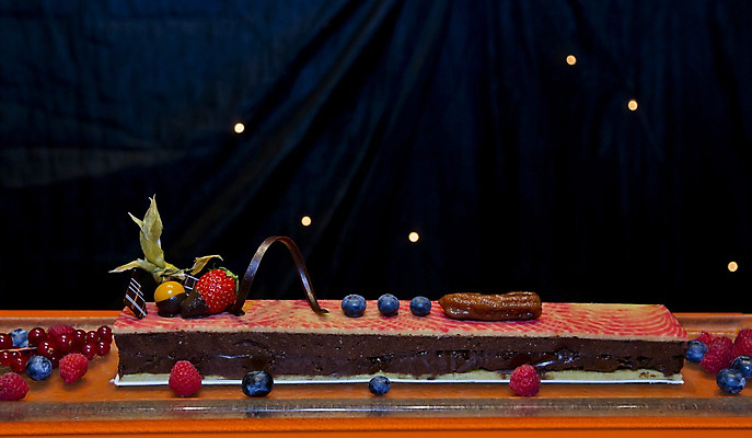 포토 JPG 해외이미지 접시 열매 음식 과일 부분 딸기 디저트 사람없음 야외 빨간색 파란색 케이크 초콜릿 얼음 봄 신선 달콤 굽기 민트 베리 블랙베리 충동구매 무스 핸드메이드 카피스페이스 해외202004 해외포토 자연요소 식물 식기 계절 컬러 쇼핑 공백 맛 구이 허브 과소비 파일형식 이미지허브