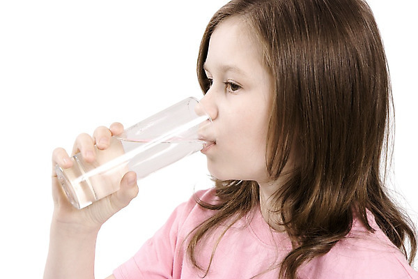 포토 JPG 해외이미지 백인 1 라이프스타일 음료 어린이 백그라운드 유리 건강 한명 옆모습 물 머리 활발 추위 마시기 흰색 시원함 갈증 가득함 사춘기 초보 유일 해외202004 해외포토 자연요소 서양인 뷰포인트 컬러 컨셉 모션 재질 사람 생활 신체부위 파일형식 이미지허브