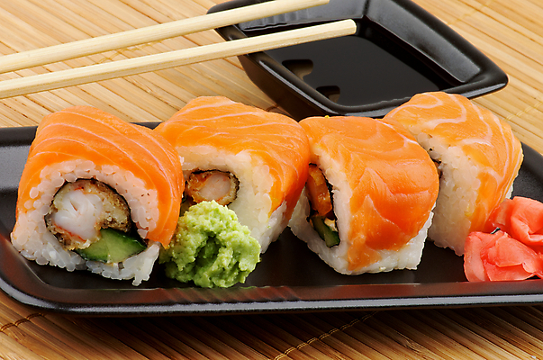 포토 JPG 해외이미지 음식 곡선 채소 오렌지 젓가락 밥 오이 어류 사람없음 빨간색 초록색 세트 식사 초밥 젖음 게 신선 고추냉이 받침대 해산물 상쾌 날것 롤 연어 생강 아보카도 건강식 점심식사 신앙심 해외202004 해외포토 감정 선 컬러 과일 수저 갑각류 수중동물 양념 일본음식 파일형식 이미지허브