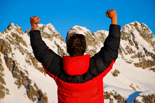 포토 JPG 해외이미지 1 라이프스타일 남자 행복 실루엣 스포츠 자연 성공 산 파노라마 서기 사람 풍경 사람없음 야외 파란색 희망 기쁨 하이킹 에너지 자유 탐험 바위 우승 용기 가장자리 정상 위험 고도 오르기 팔 무료 승자 필승 하이커 혼자 해외202004 해외포토 그릇 감정 컬러 여행 컨셉 모션 레저 촬영기법 생활 신체부위 돌_바위 최고 둘레 생태계 파일형식 이미지허브