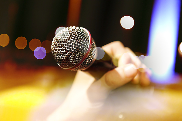 포토 JPG 해외이미지 손 음악 백그라운드 노래 통신 미술 이벤트 사람없음 빛 소리 콘서트 공연 장비 가수 무대 기구 악단 마이크 라디오 쇼 오디오 목소리 재즈 노래방 뮤지컬 팝 생존 해외202004 해외포토 음향기기 문화예술 신체부위 전자제품 음악가 파일형식 이미지허브