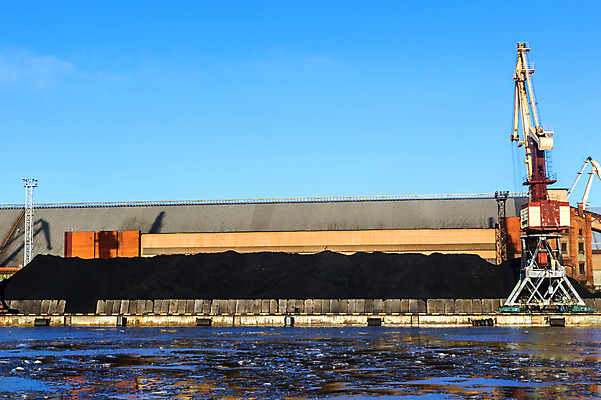 포토 JPG 해외이미지 유럽 산업 파도 바다 백그라운드 비즈니스 교통시설 자연 하늘 날씨 파노라마 사람없음 야외 빨간색 물 여름 파란색 도시풍경 항구 힘 화물 도시 큼 기중기 함선 상업 해안도시 장면 포트 타운 라트비아 유럽연합 터미널 해외202004 해외포토 자연요소 계절 나라 컬러 교통 배_교통 촬영기법 북유럽 풍경 운송업 중장비 크기 시설 생태계 파일형식 이미지허브