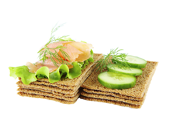 포토 JPG 해외이미지 빵 오이 사람없음 쌓기 두개 신선 양상추 흰배경 연어 오픈샌드위치 해외포토 음식 백그라운드 2 채소 모션 샌드위치 어류 흰색 파일형식 이미지허브