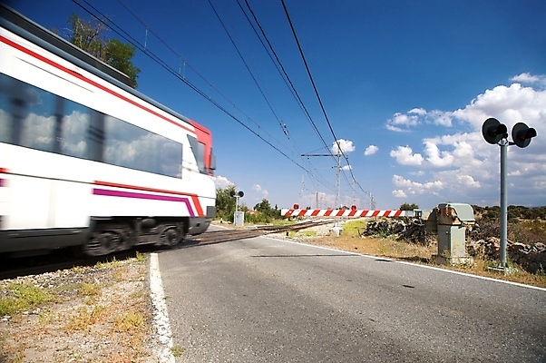 포토 JPG 해외이미지 산업 도로 선 여행 곡선 사람없음 목재 빨간색 빛 금속 기차 흰색 나뭇가지 시골 역 아스팔트 방향 신호 그만 방법 직진 해외202004 해외포토 나무 길 육상교통 컬러 재료 교통시설 재질 대중교통 파일형식 이미지허브