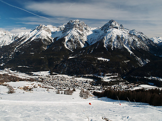 포토 JPG 해외이미지 나무 계절 공원 겨울 자연 휴가 스키 휴식 산 주택 풍경 경사 사람없음 야외 파란색 평화 마을 맑음 추위 시골 도시 시간 정상 숲 스위스 휴양지 알프스 지역 타운 전국 절정 수평선 해외202004 해외포토 식물 공공시설 유럽 컬러 컨셉 날씨 겨울스포츠 건물 장소 생태계 파일형식 이미지허브